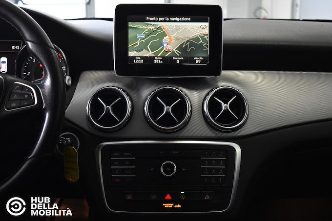 MERCEDES-BENZ GLA 200 d Automatic 4Matic Sport